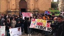Messina Denaro, a Castelvetrano flash-mob per dire No alla mafia