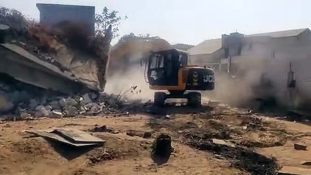 जयपुर की वीवीआईपी कॉलोनी में गरजा बुलडोजर