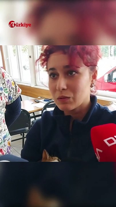 İtfaiye Ekipleri Kurtardıkları Kediyi Sahiplendi #shorts #kedi #itfaiye