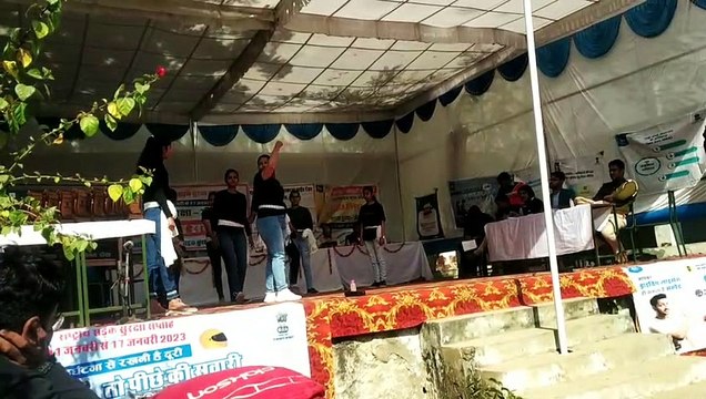 सड़क सुरक्षा सप्ताह का समापन, छात्राओं ने नाटक प्रस्तुति देकर किया जागरूक