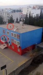 OKUL ÇATISINDAN PENCERELERE TUTUNARAK İNEN ÇOCUK KAMERADA