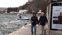 İstanbul'da lodos etkili oldu, dalgalar sahile vurdu