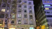 Agos gazetesinin eski yeri olan Sebat Apartmanı’na Hrant Dink’in fotoğrafı ve güvercin görüntüleri yansıtıldı