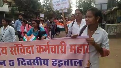 संविदा कर्मचारियों ने रैली निकाल सीएम को भेजा मनोकामना श्रीफल