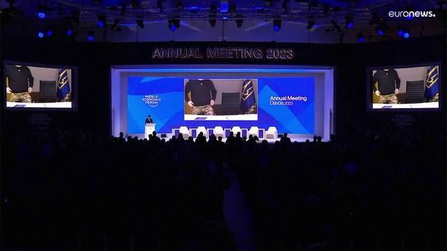Zelensky ai leader riuniti a Davos: Abbiamo bisogno di finanziamenti e armi