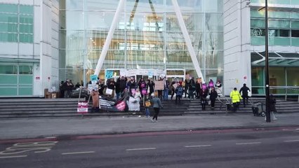 İngiltere'de hemşireler yeniden iki günlük greve gitti