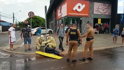 Pedestre e piloto de moto ficam feridos após atropelamento