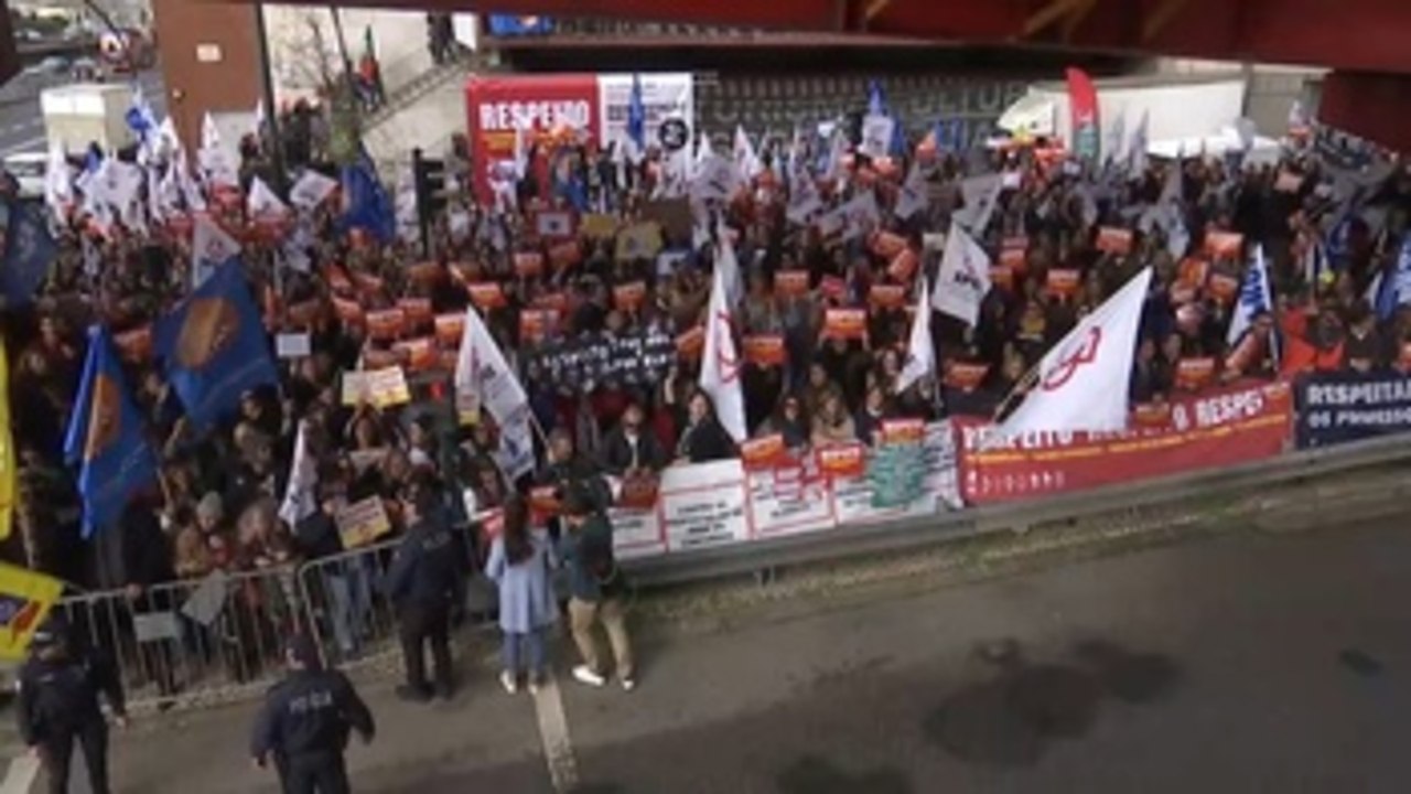 Los profesores lusos mantienen huelgas tras no lograr acuerdo con el Gobierno