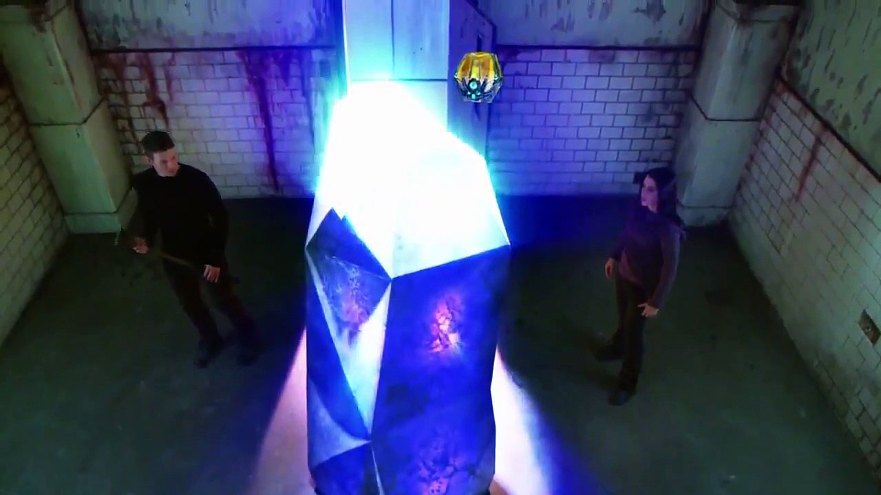 Extinct - Se1 - Ep03 - The Contract HD Watch