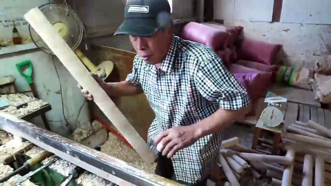 Proses pembuatan tongkat baseball super cepat dan berkualitas bagus