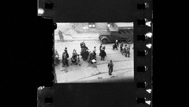 Fotos inéditas do gueto de Varsóvia são exibidas na capital polonesa