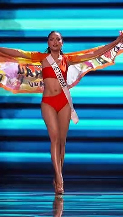 Hoa hậu Ngọc Châu thắng giải áo choàng đẹp nhất