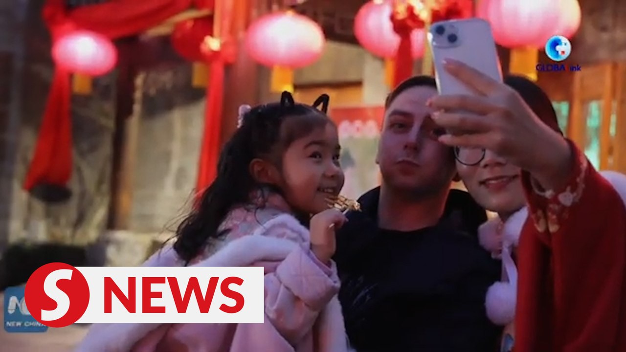 Soaking up Chinese New Year atmosphere in ancient town of China's Luoyang