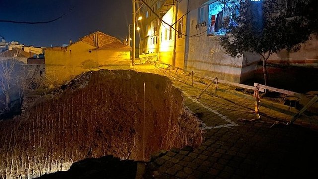 Manisa’da 4 ev tahliye edildi