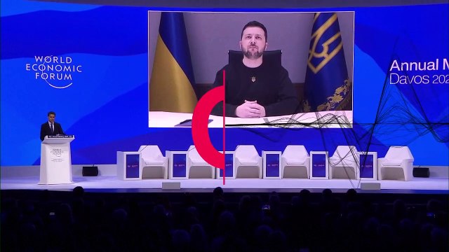 شاهد: زيلينسكي يطلب من الحاضرين في دافوس الوقوف تكريما لأرواح ضحايا الحرب