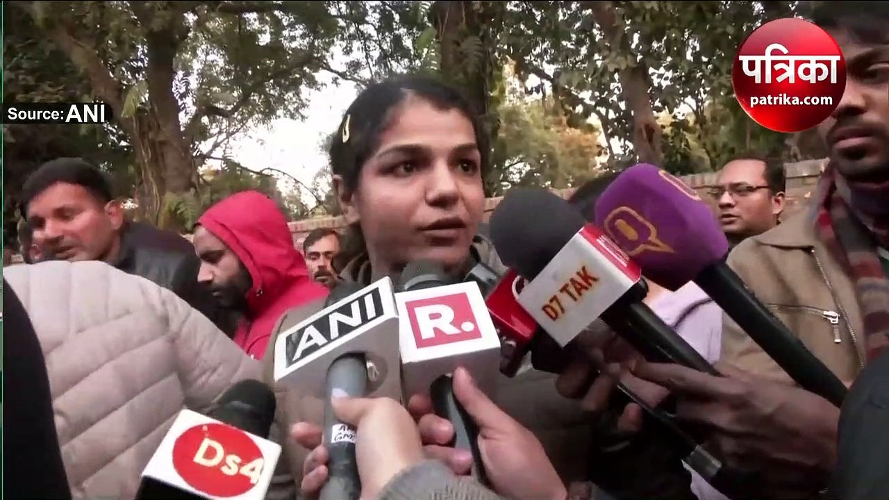 विनेश फोगाट के बाद  साक्षी मलिक ने भी लगाए गंभीर आरोप, कहा - गंदगी खत्म होनी चाहिए