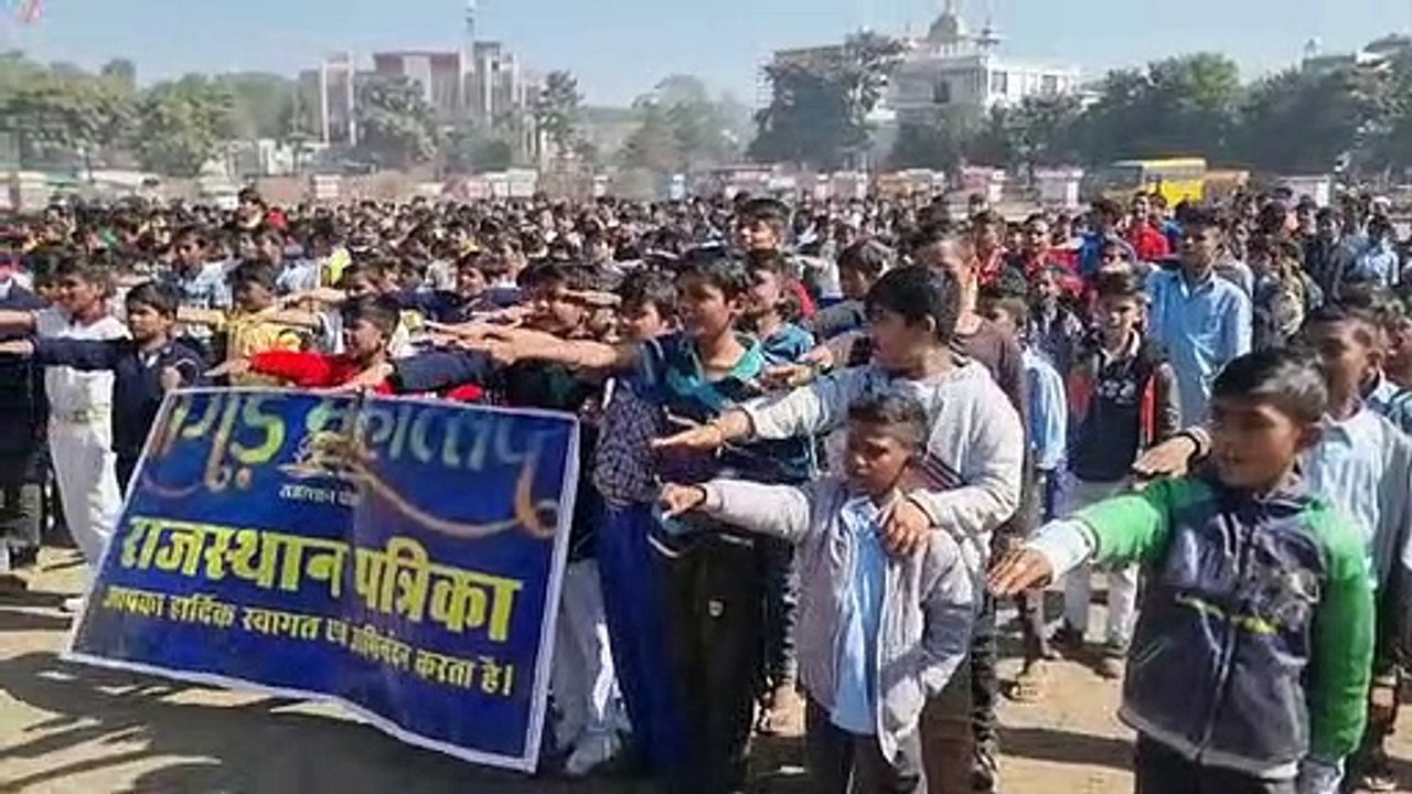 VIDEO: कुशलबाग मैदान में विद्यार्थियों को दिलाई स्वच्छता की शपथ