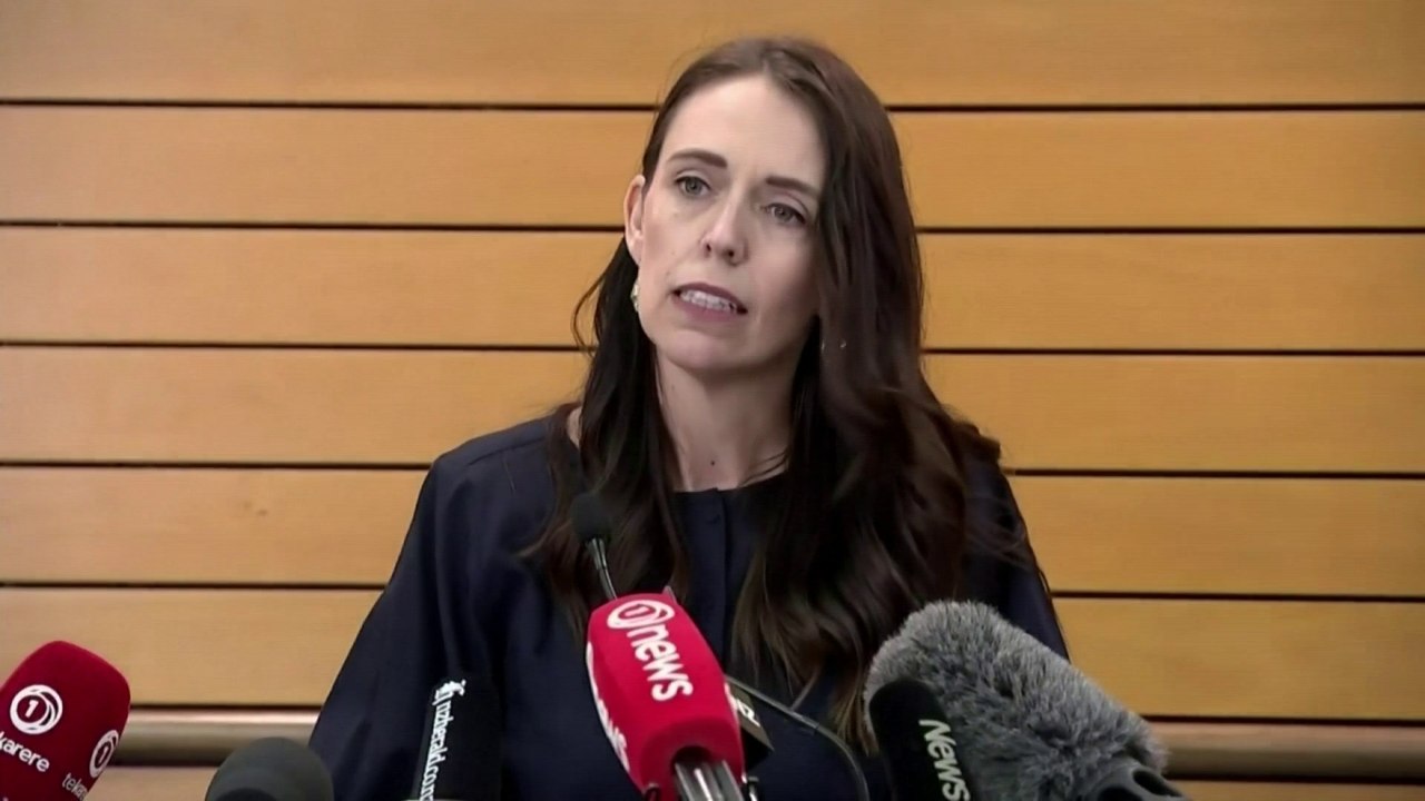 Très émue, Jacinda Ardern, la Première ministre néo-zélandaise, annonce qu'elle va démissionner