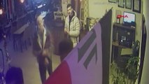 Avcılar'da restoran müdürüne palayla saldırdılar