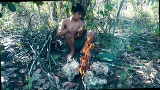 Primitive survival - Finding cassava leaves with Peas, Cooking cassava leaves, Eating delicious