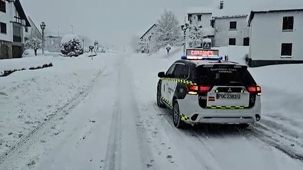 Video herunterladen: Espinal cubierto por la nieve