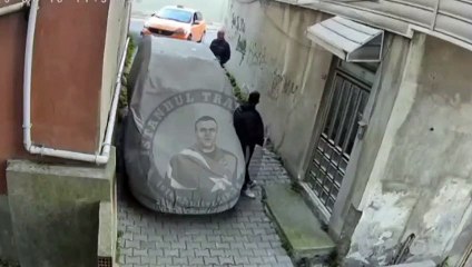 Taksiyle İstanbul'u dolandı, ödeme yapmamak için evden para alacak gibi yapıp kaçtı