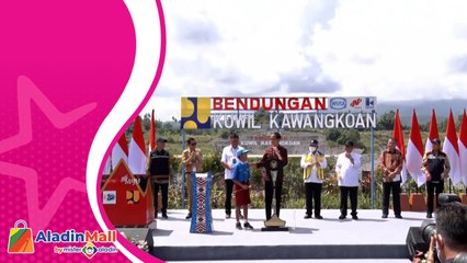 Seru! Presiden Jokowi Bagi-Bagi Sepeda usai Resmikan Bendungan Kuwil Kawangkoan