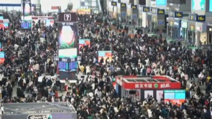 In migliaia in stazione a Shanghai, al via esodo per Capodanno