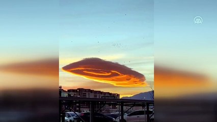 Gökyüzüne bakan telefonuna sarıldı! Mercek bulutları Bursa semalarında