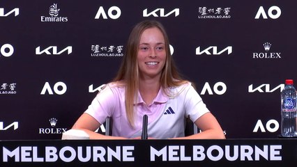 Open d'Australie 2023 - Katie Volynets, on her Ukrainian roots, her emotion beating a Russian player : "I would say that when I step on the court, I kind of try to put the politics aside and just focus on the tennis"