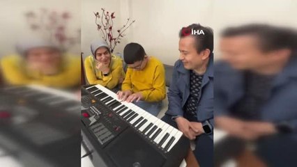 Görme engelli Muhammet'in org çalarak söylediği türkü yürekleri dağladı