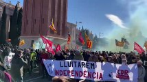 Milers de manifestants marxen pel centre de Barcelona cap al consolat francès