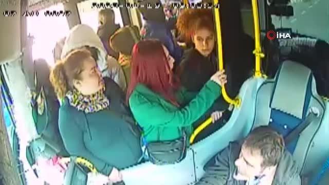 Kendisi ile tartışan yolculara küsen şoför, kontak kapatıp otobüsten indi