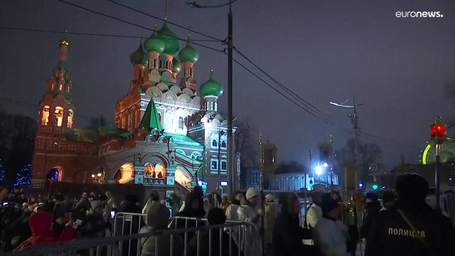 Plusieurs dizaines de Moscovites célèbrent l’Épiphanie et se baignent dans des eaux glacées