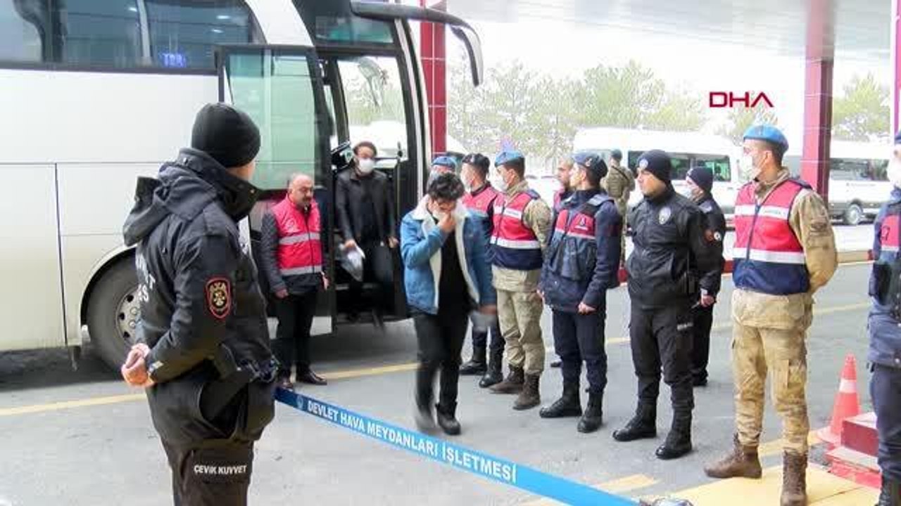 AFGANİSTAN UYRUKLU 227 KAÇAK GÖÇMEN UÇAKLA ÜLKELERİNE GÖNDERİLDİ