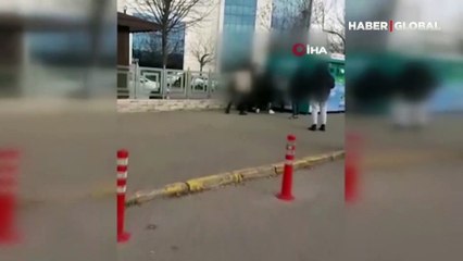 Dehşete düşüren görüntüler! Liseli kızların, şok cihazlı kavgası kameraya yansıdı
