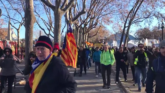 Abucheos a Junqueras en la concentración contra la cumbre hispano