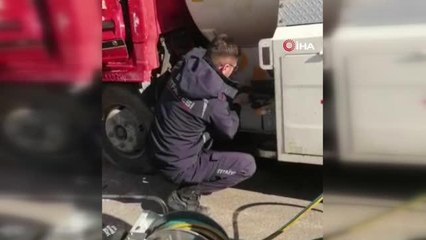 Yakıt tankeri kamyona çarptı