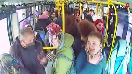 Kendisi ile tartışan yolculara küsen şoför, kontak kapatıp otobüsten indi