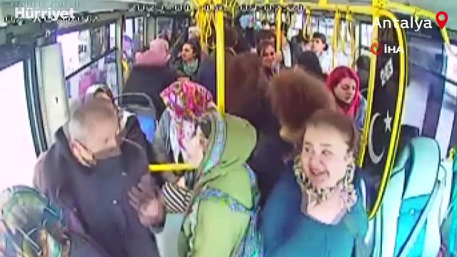 Kendisi ile tartışan yolculara küsen şoför, kontak kapatıp otobüsten indi