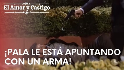¡Pala le está apuntando con un arma al hombre que toma la fotografía! | Amor y Castigo - Episodio 9