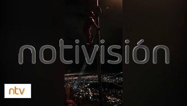 ¡Salvaron a un michi! : Bomberos rescató a gatito atrapado en un poste