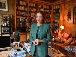 La chirurgie esthétique ratée de Catherine Nay : Un sourcil plus haut que l’autre !