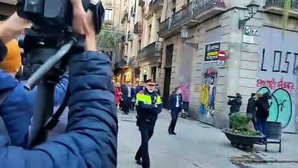 Pedro Sánchez escridassat a la sortida del Museu Picasso de Barcelona