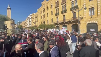 Liman patlamasında hayatını kaybedenlerin yakınları gösteri düzenledi