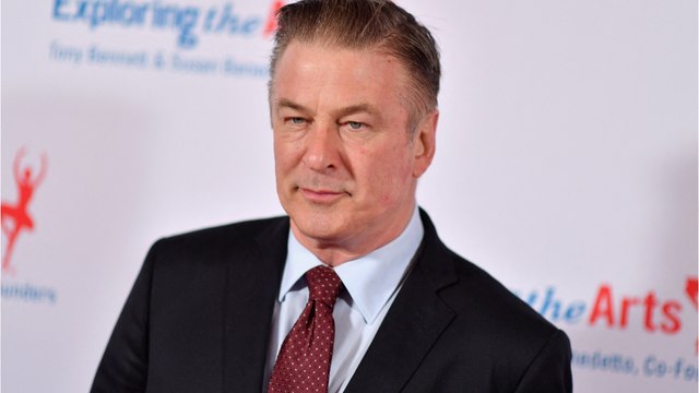 GALA VIDEO - Coup de tonnerre ! Alec Baldwin bientôt inculpé pour homicide involontaire après son tir mortel