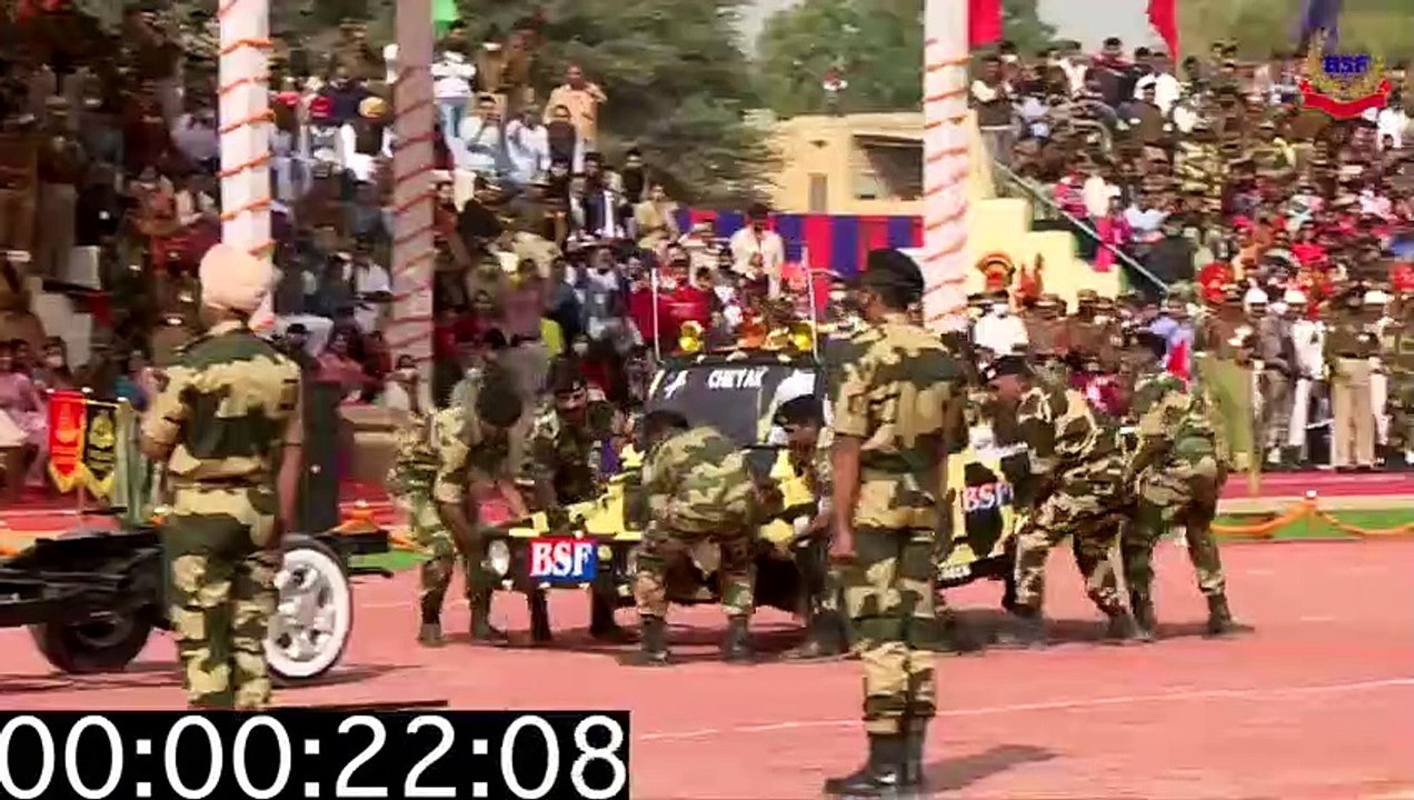 Des soldats démontent et remontent un 4x4 Suzuki Gypsy en 2 minutes