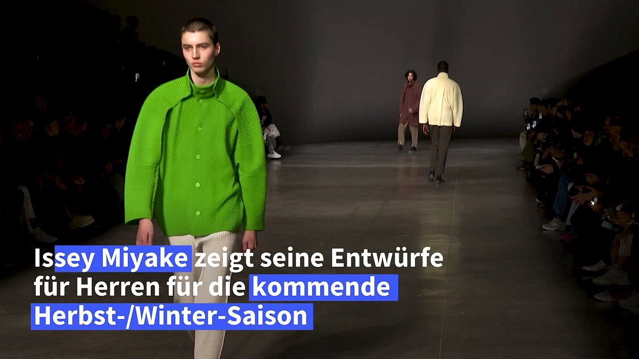 Modewoche in paris: issey miyake zeigt farbenfrohe schlichtheit