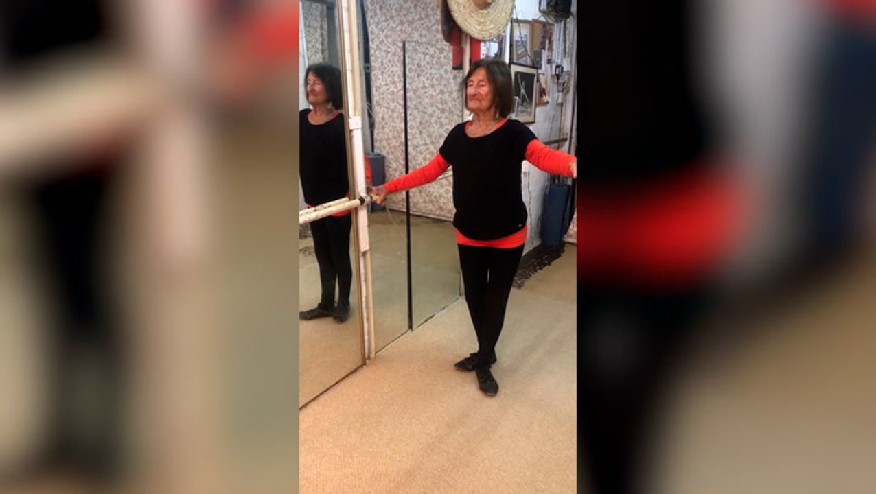 Retired professional dancer still practises ballet at age 101