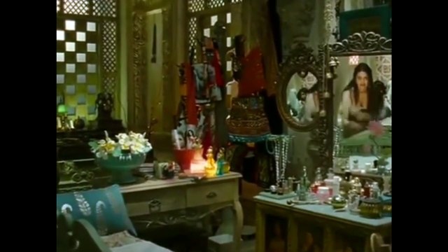 Deepika Padukone | All Hot Kissing Scenes: Ram-Leela